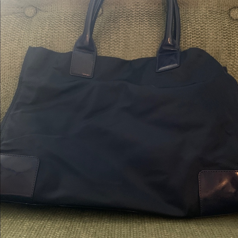 Tory Burch Ella Tote in navy blue - Picture 4 of 16